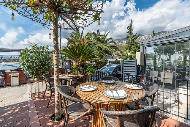 Restaurant first line to the sea in Rafailovici for sale  — photo 4